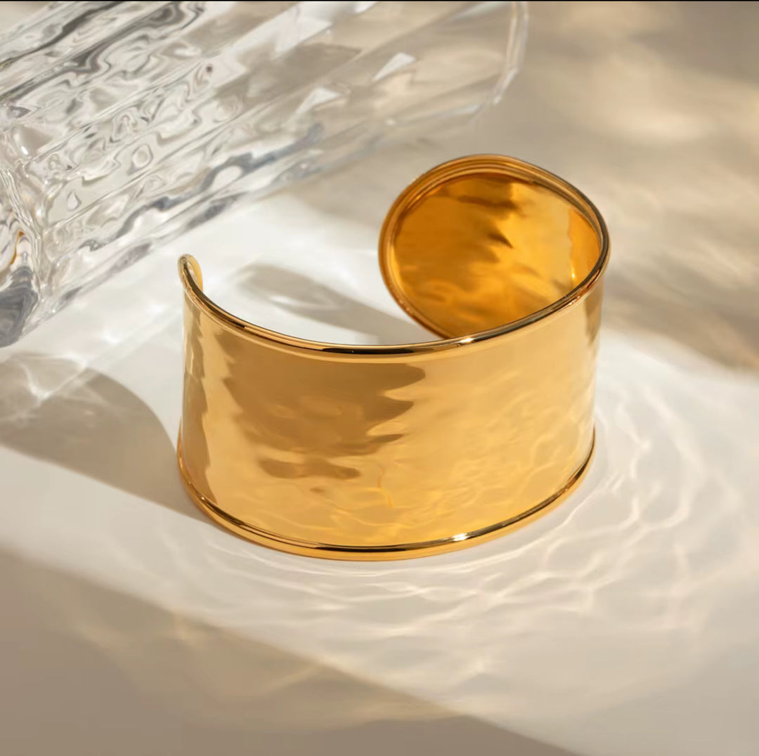 Amara Gold Bangle
