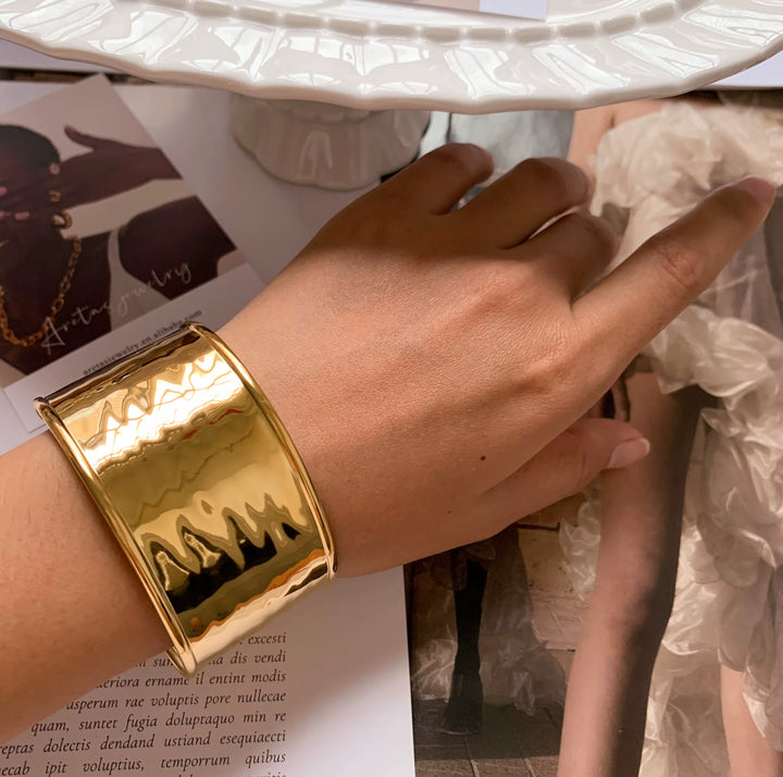 Amara Gold Bangle