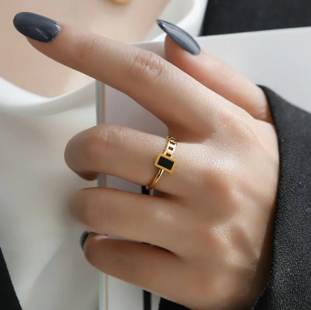 Noir Chain Ring