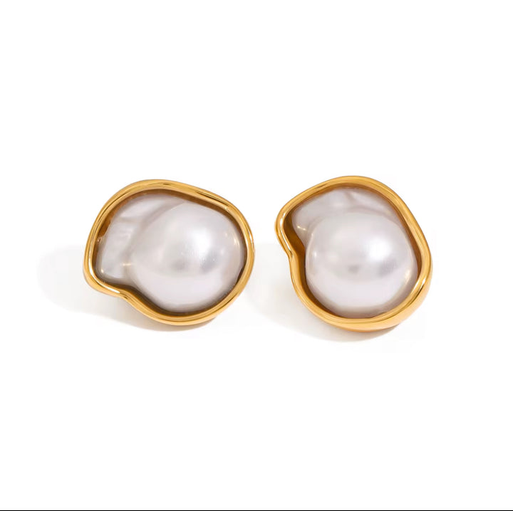 Elira Pearl Stud Earrings