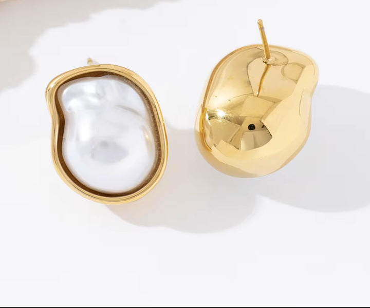 Elira Pearl Stud Earrings