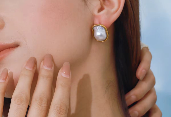 Elira Pearl Stud Earrings