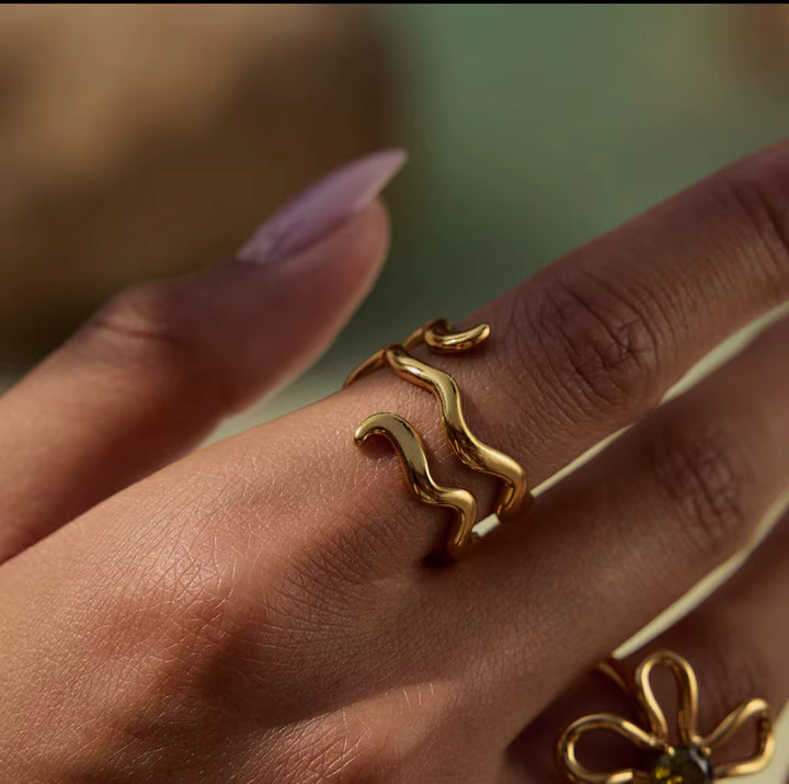 Seri Waveform Ring