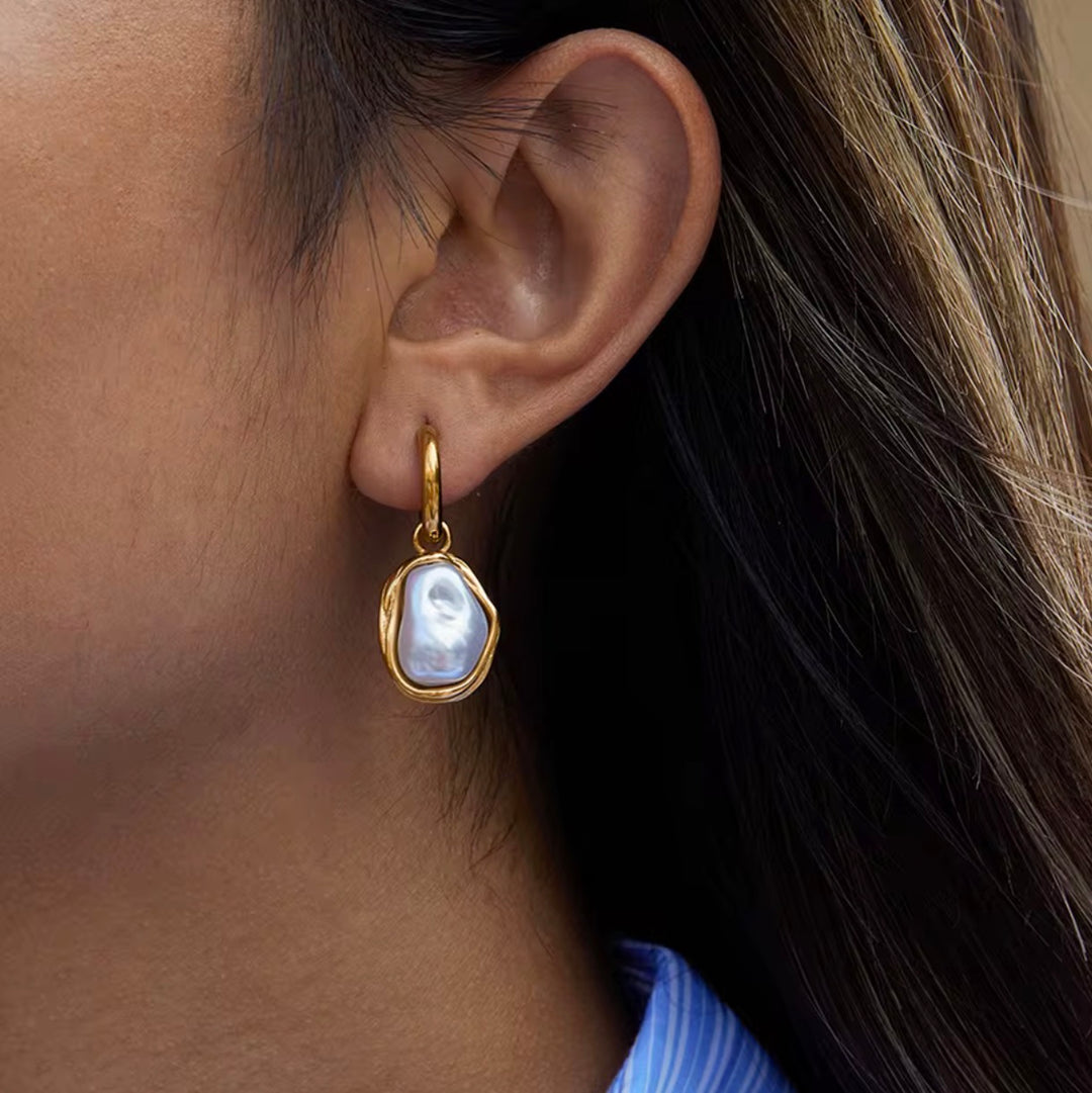 Anya Soft Pearl Earrings