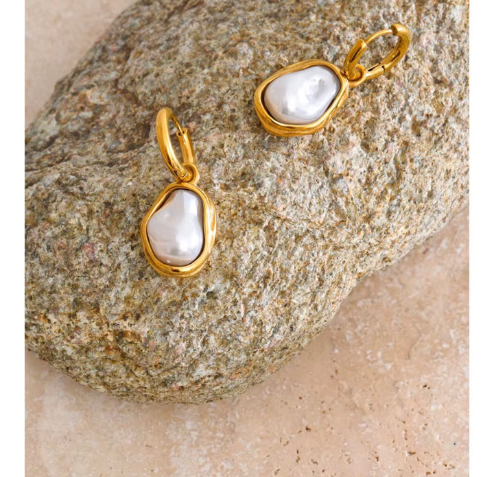 Anya Soft Pearl Earrings