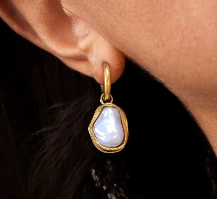 Anya Soft Pearl Earrings