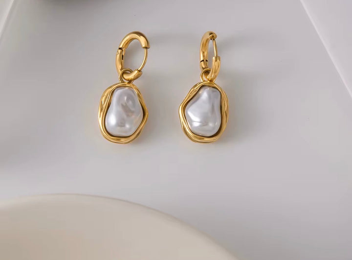 Anya Soft Pearl Earrings