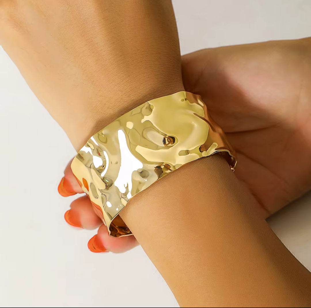 Zaria Hammered Bangle