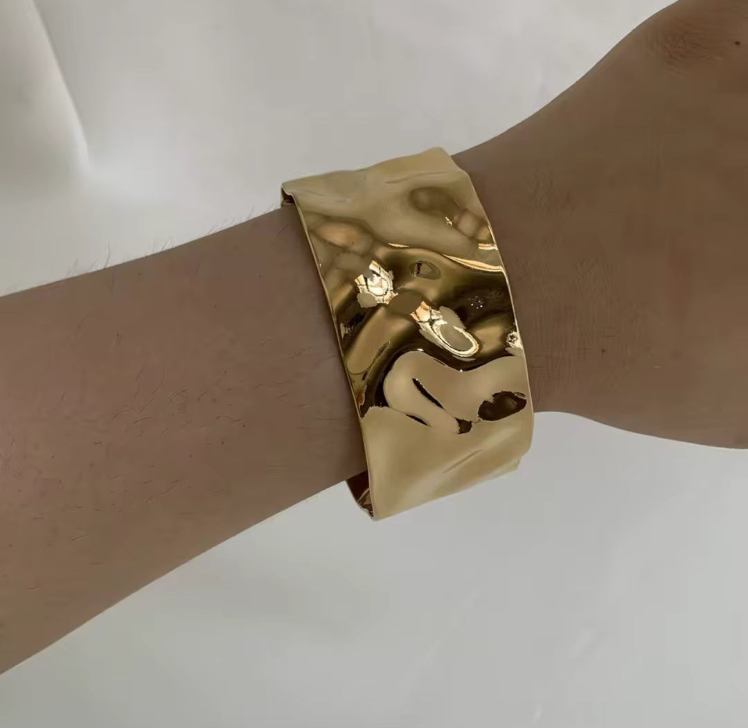 Zaria Hammered Bangle